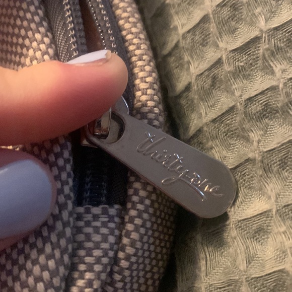 Thirty One Crossbody - Picture 6 of 7